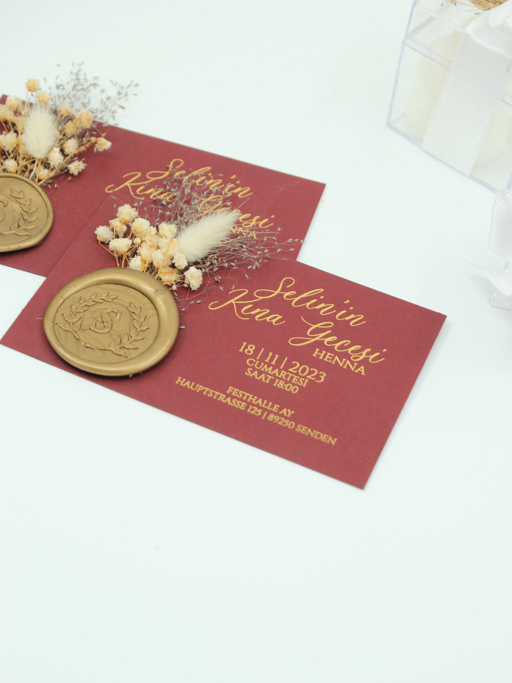 Carte de Henna de Luxe en Rouge Vin avec Lettrage Doré