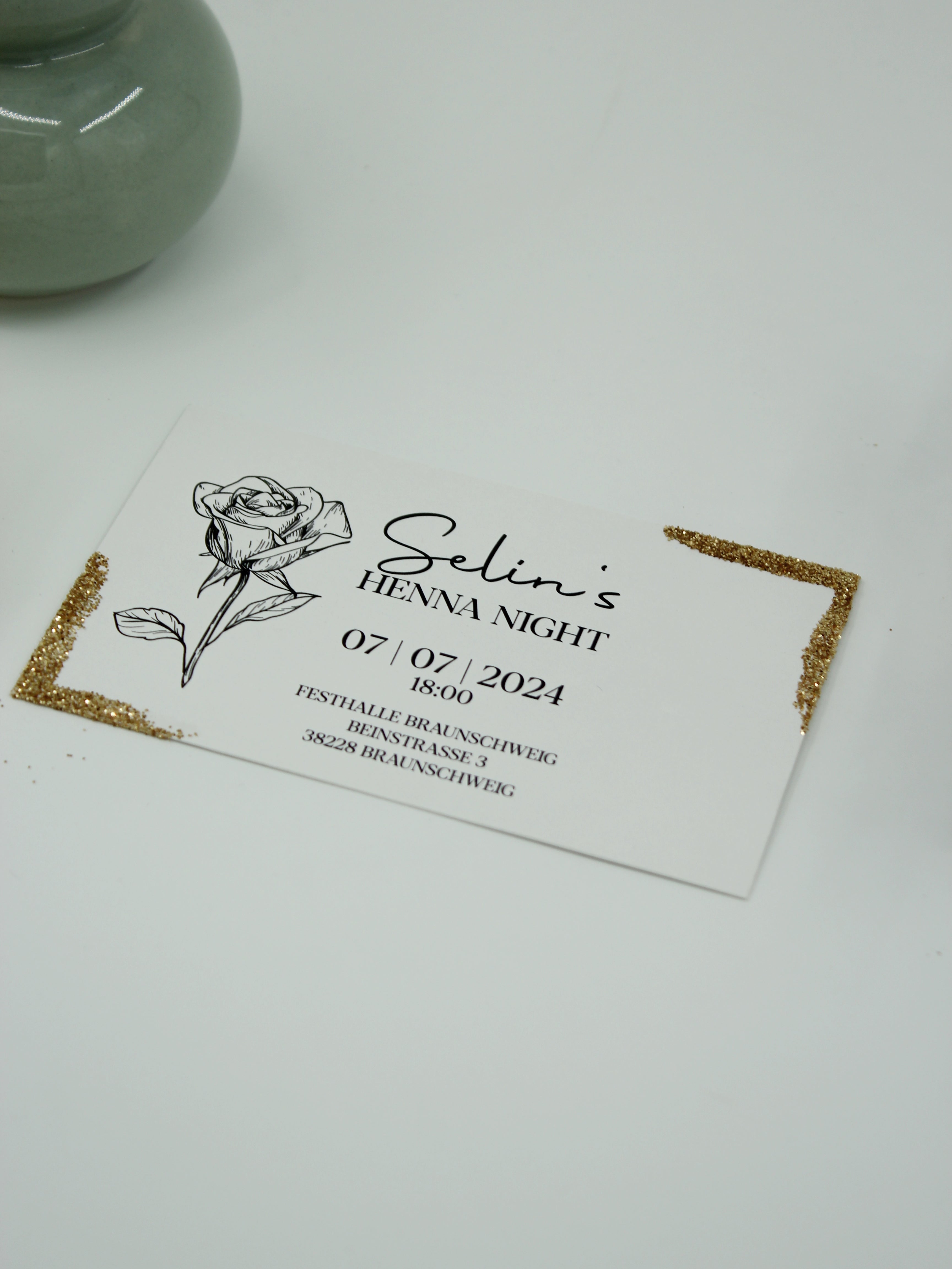 Carte de Henna de Luxe en Blanc avec Cadre Doré