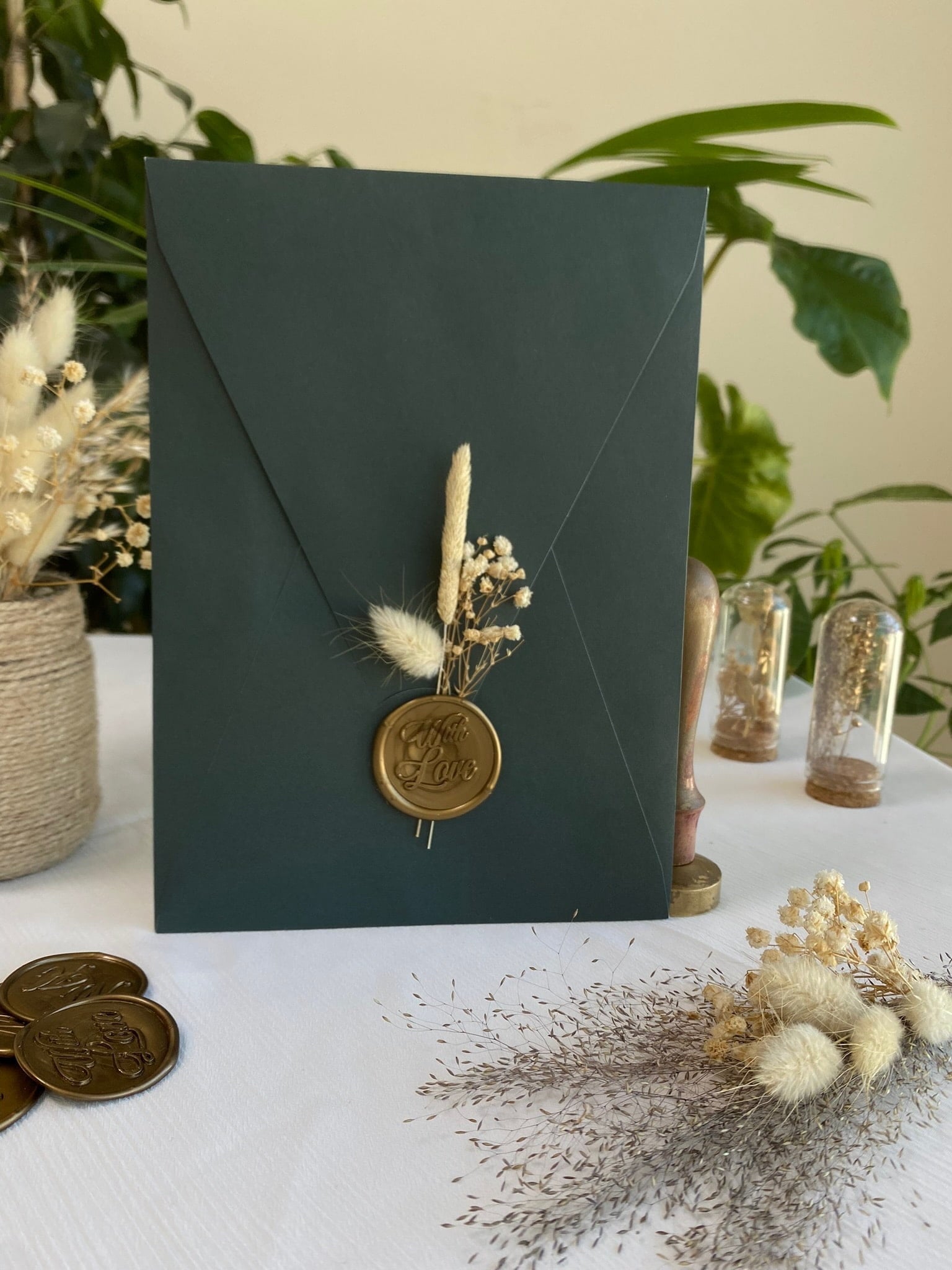 Luxus Hochzeitseinladung in Dunkelgrün mit Wachssiegel