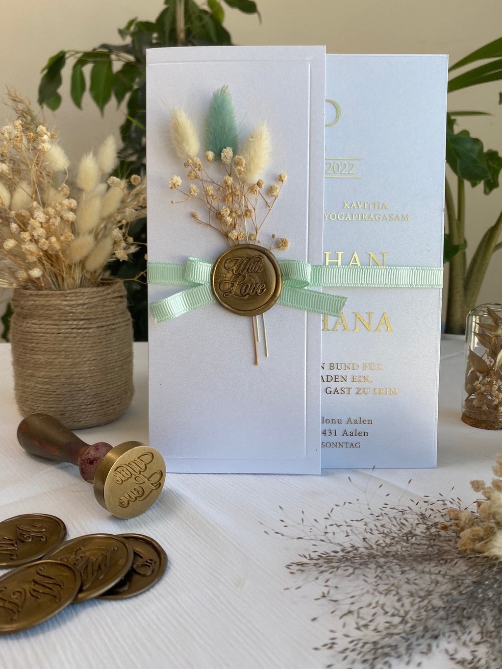 Luxury Acrylic Wedding Invitation with Dried Flowers