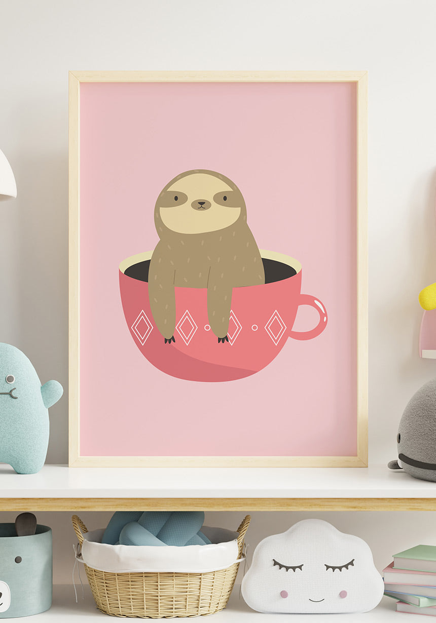 Illustration Poster Kinder Faultier in Tasse auf Regal