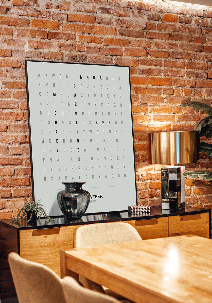 Personalisierbares Poster Buchstabengitter am Esstisch
