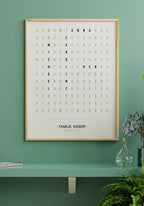 Personalisierbares Poster Buchstabengitter an grüner Wand