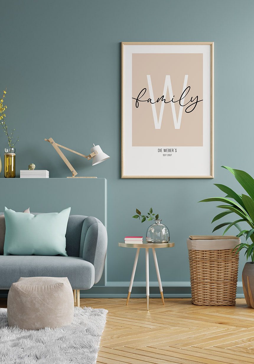 Personalisierbares Familienposter mit Name und Jahr im Holzrahmen