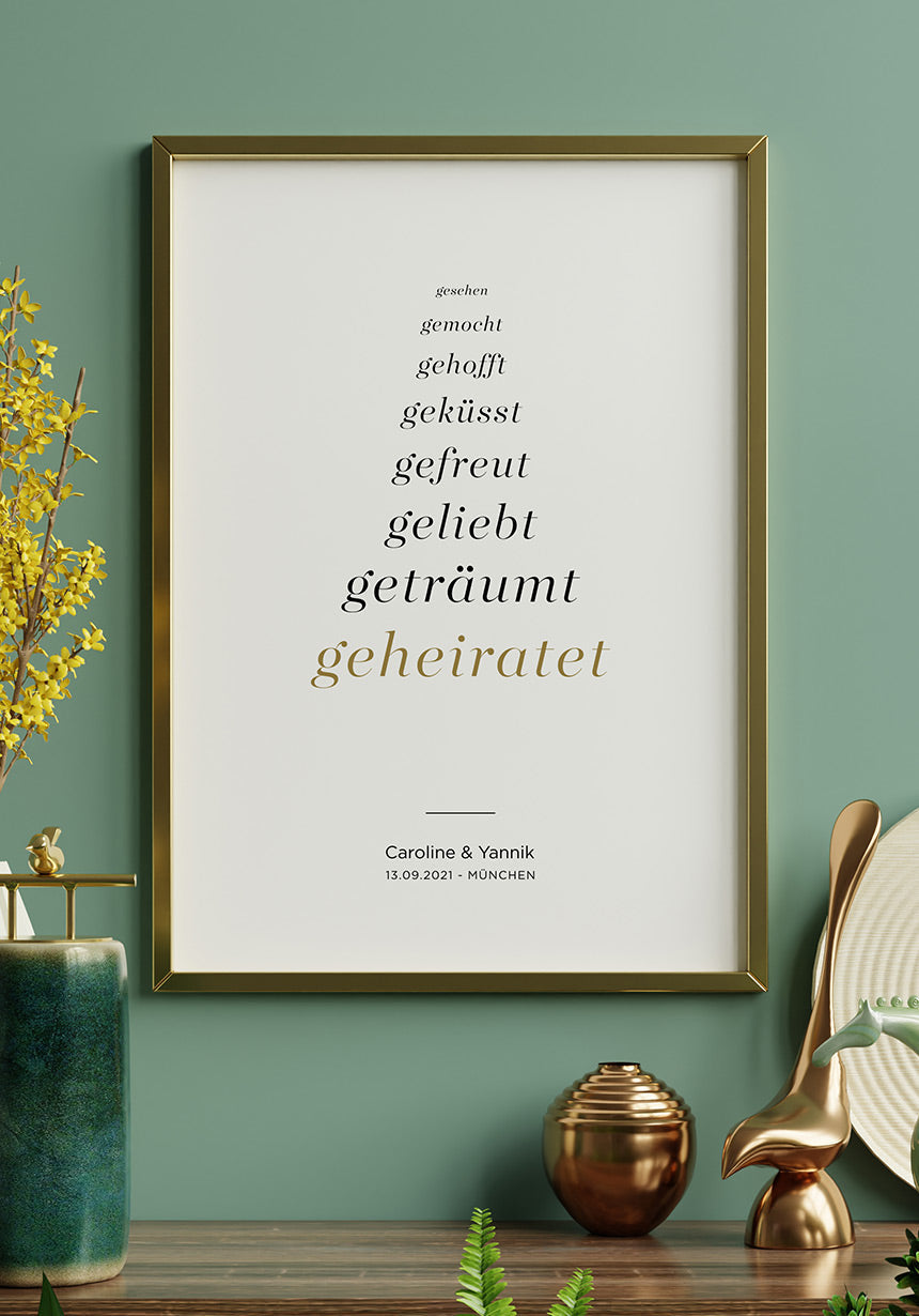 Personalisiertes Poster Hochzeit Lovestory im goldenen Rahmen