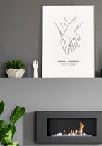 Personalisierbares Paar-Poster mit Händen auf Kamin