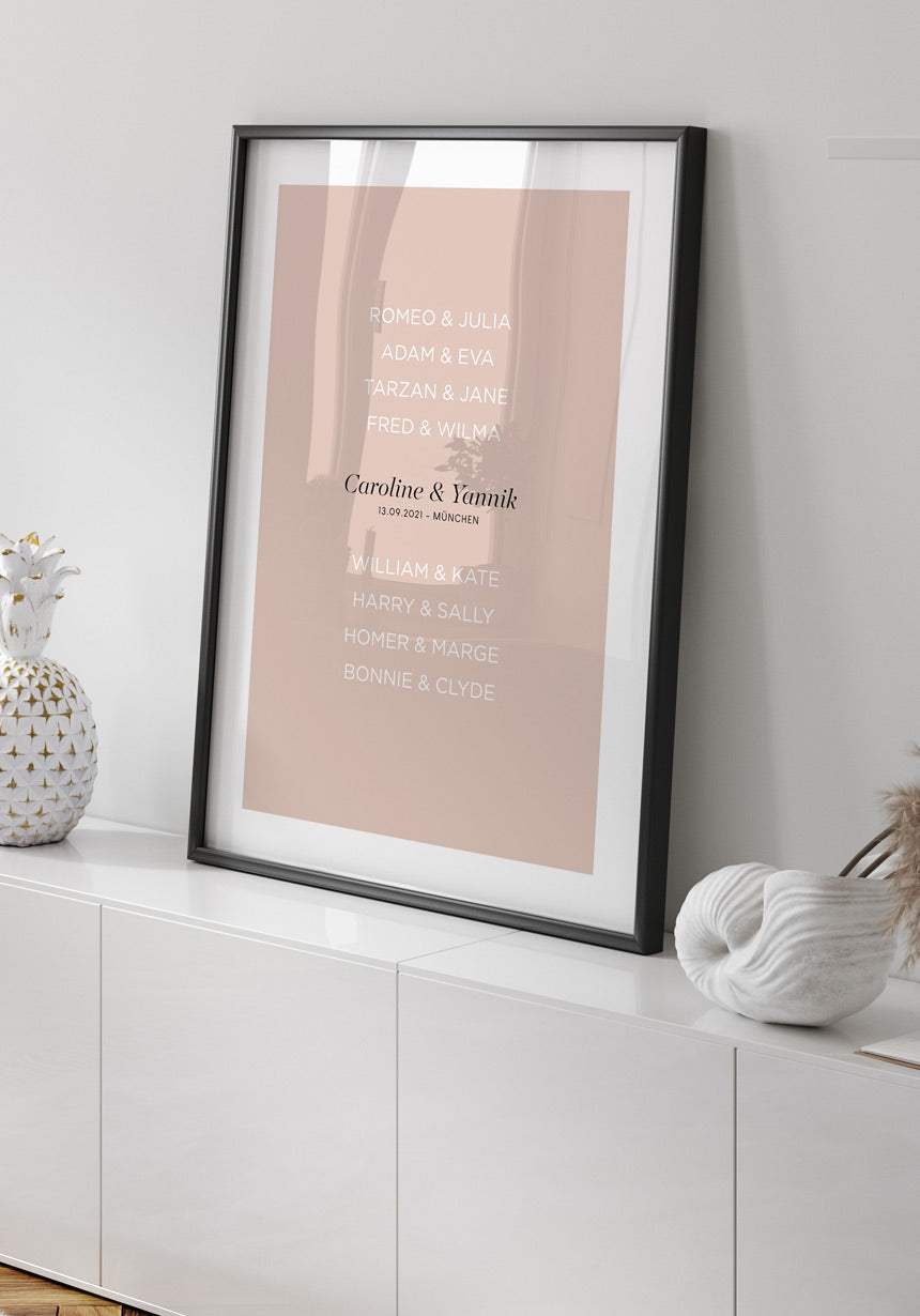 personalisiertes Poster zur Hochzeit mit berühmten Paaren im Bilderrahmen