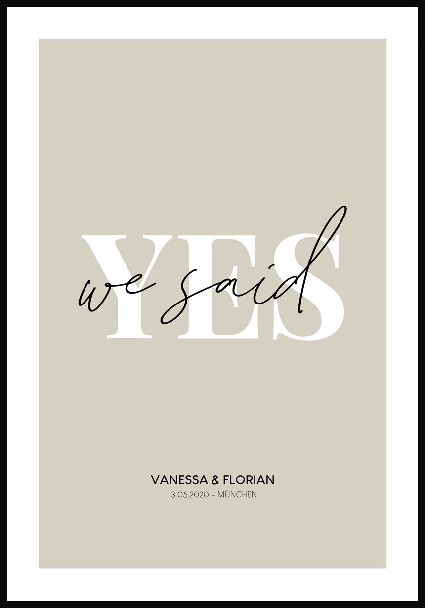 Personalisierbares Poster we said yes mit Namen und Datum zur Hochzeit olivgrüner Hintergrund