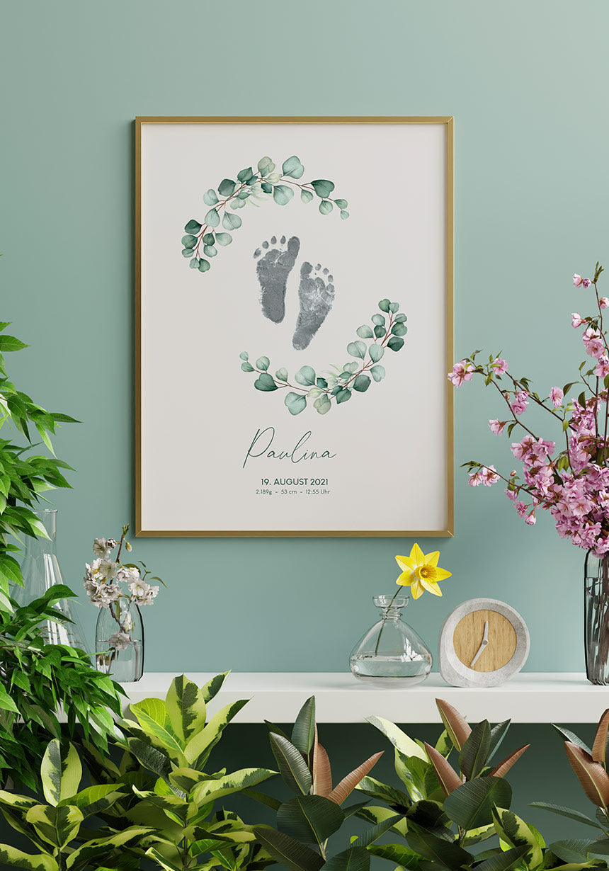 Poster Fussabdruck Geburt an blauer Wand