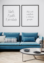 Poster has thrown me neatly in Schorle over blue sofa