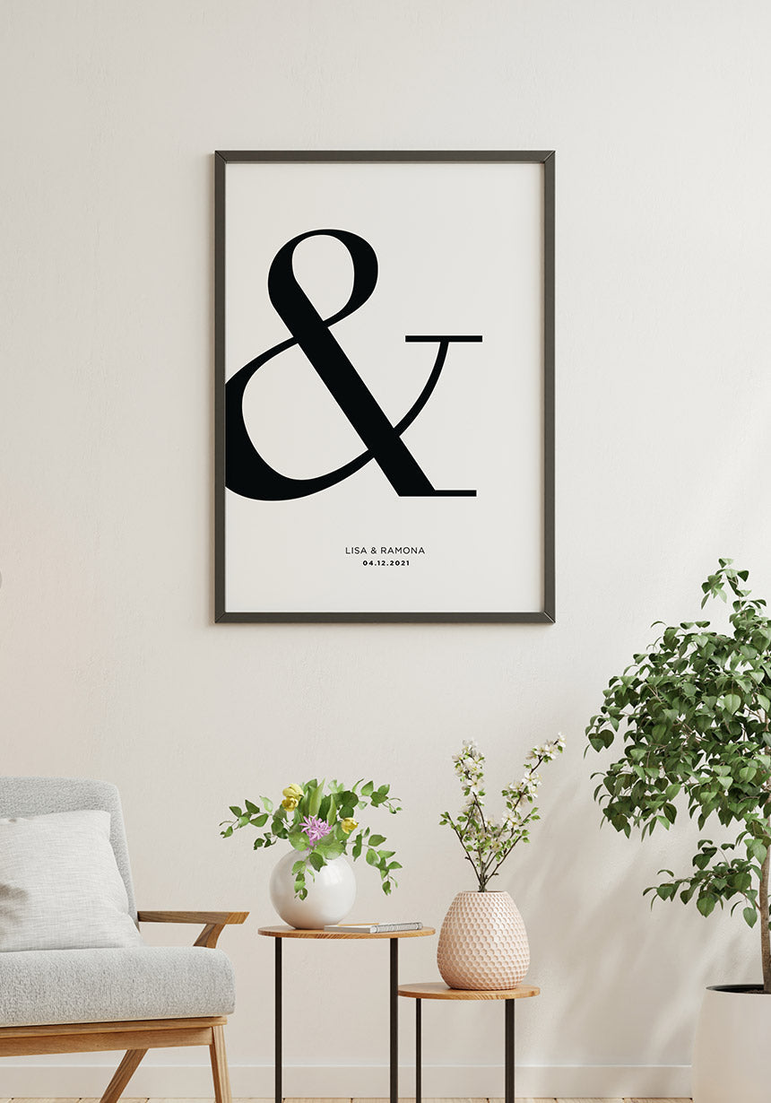 Poster mit Und-Zeichen und Namen personalisiert im Wonzimmer