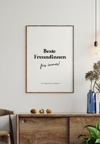 Personalisiertes Poster beste Freundinnen für immer über Sideboard