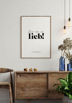 Poster personalisiert dich hab ich lieb über einem Sideboard