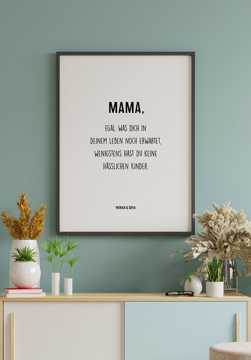 Poster personalisierbar Mama hübsche Kinder über Sideboard