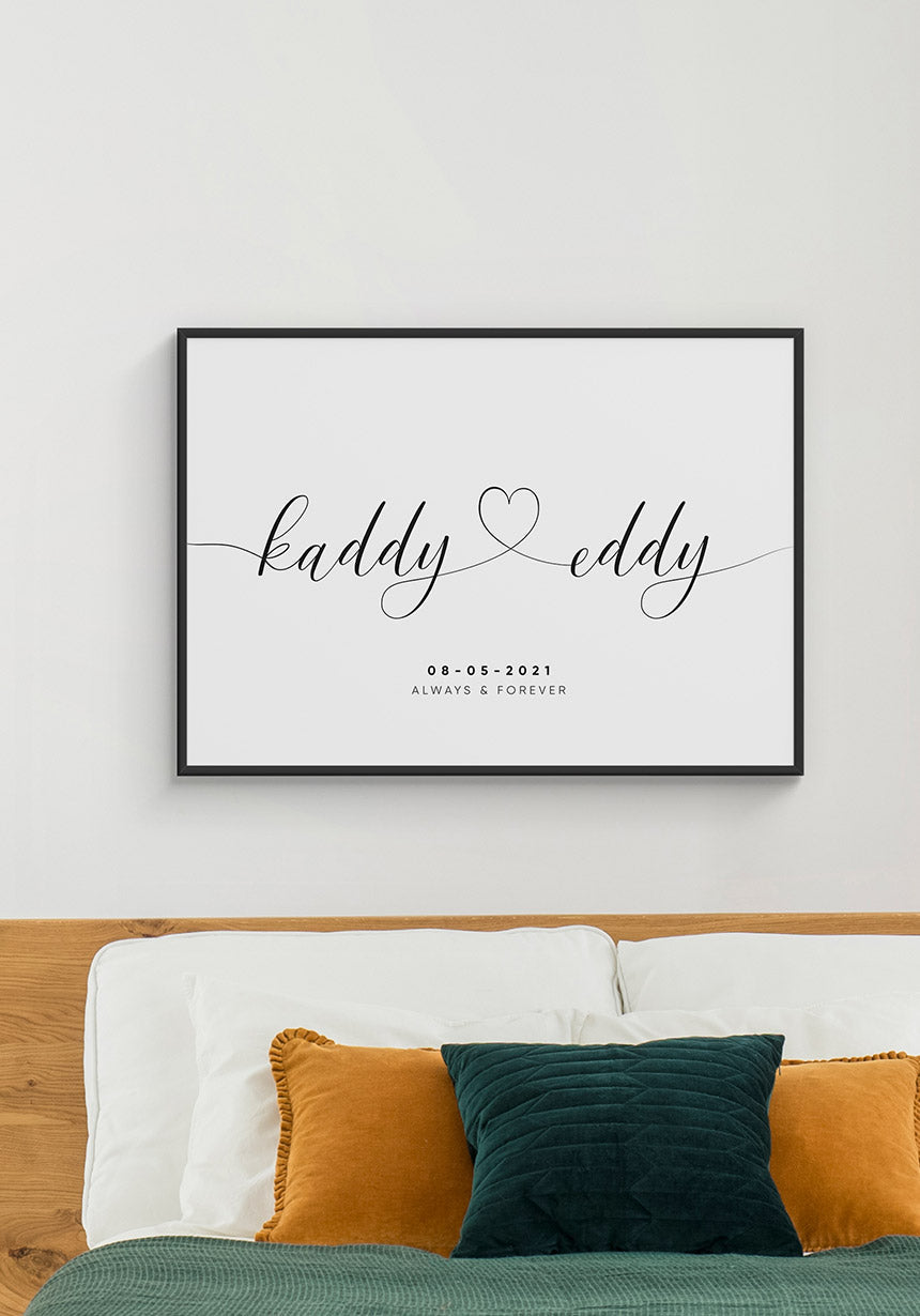 Personalisierbares Poster mit namen und Herz über Bett