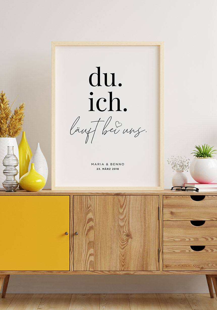 personalisierbares Poster du. ich. läuft bei uns im Holzrahmen