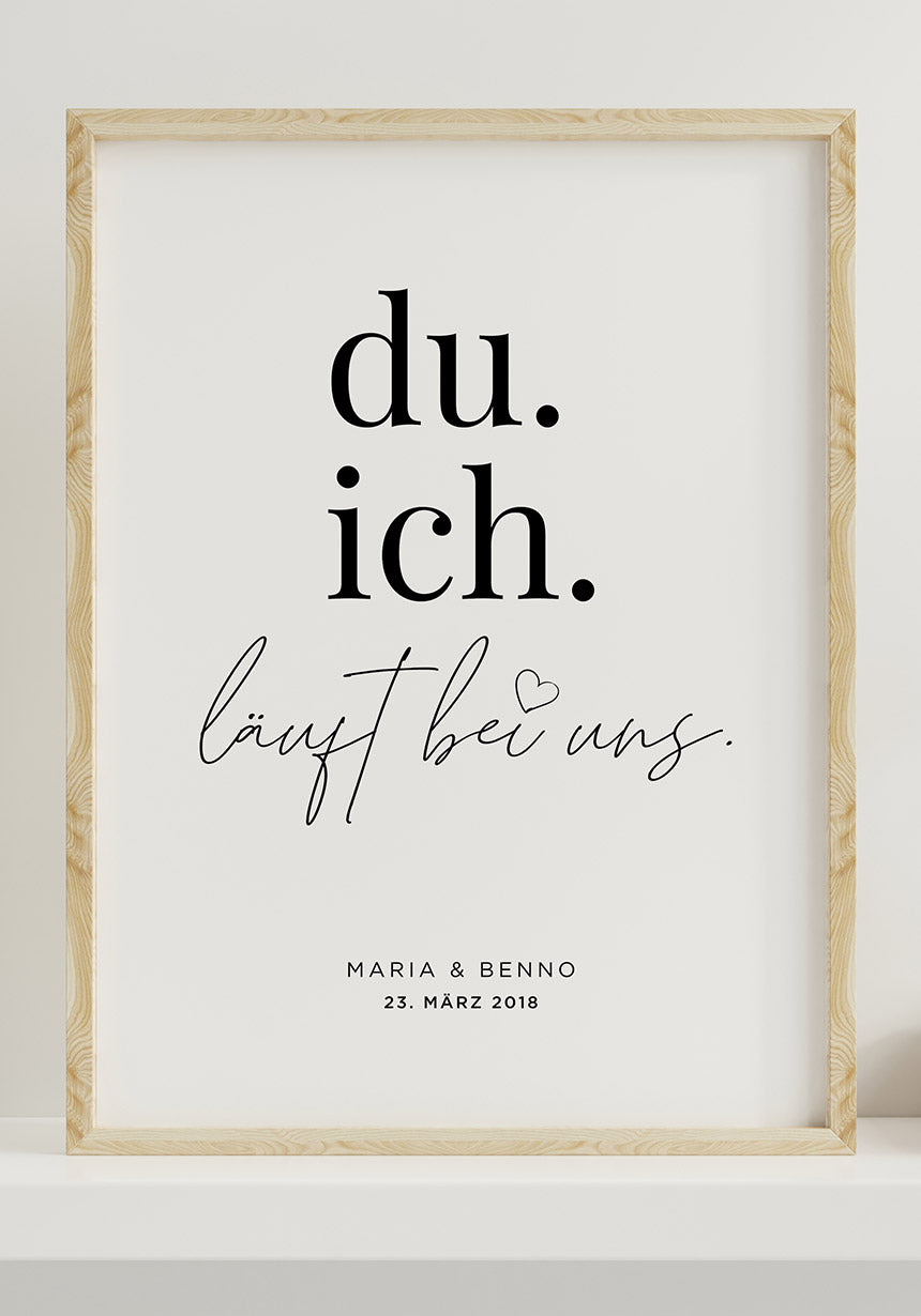 personalisierbares Poster du. ich. läuft bei uns auf Regal