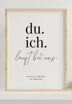 personalisierbares Poster du. ich. läuft bei uns auf Regal