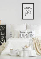Home is not a place it is a feeling Typography Poster über Bett